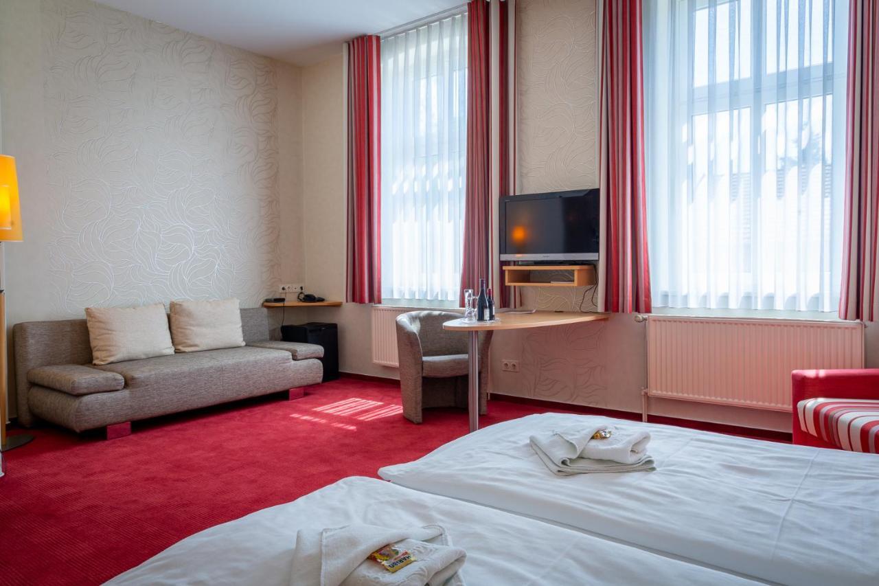 Hotel & Restaurant Waldschloesschen Kyritz Extérieur photo