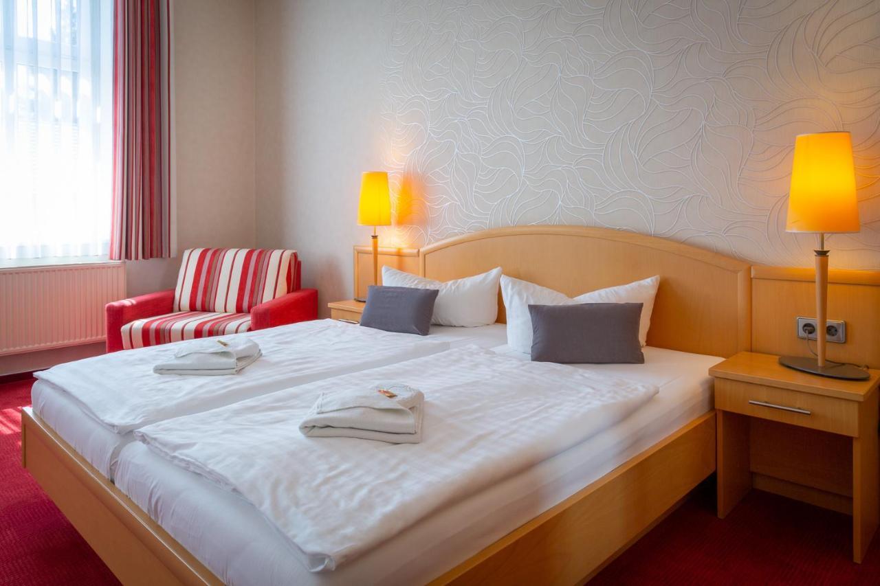 Hotel & Restaurant Waldschloesschen Kyritz Extérieur photo