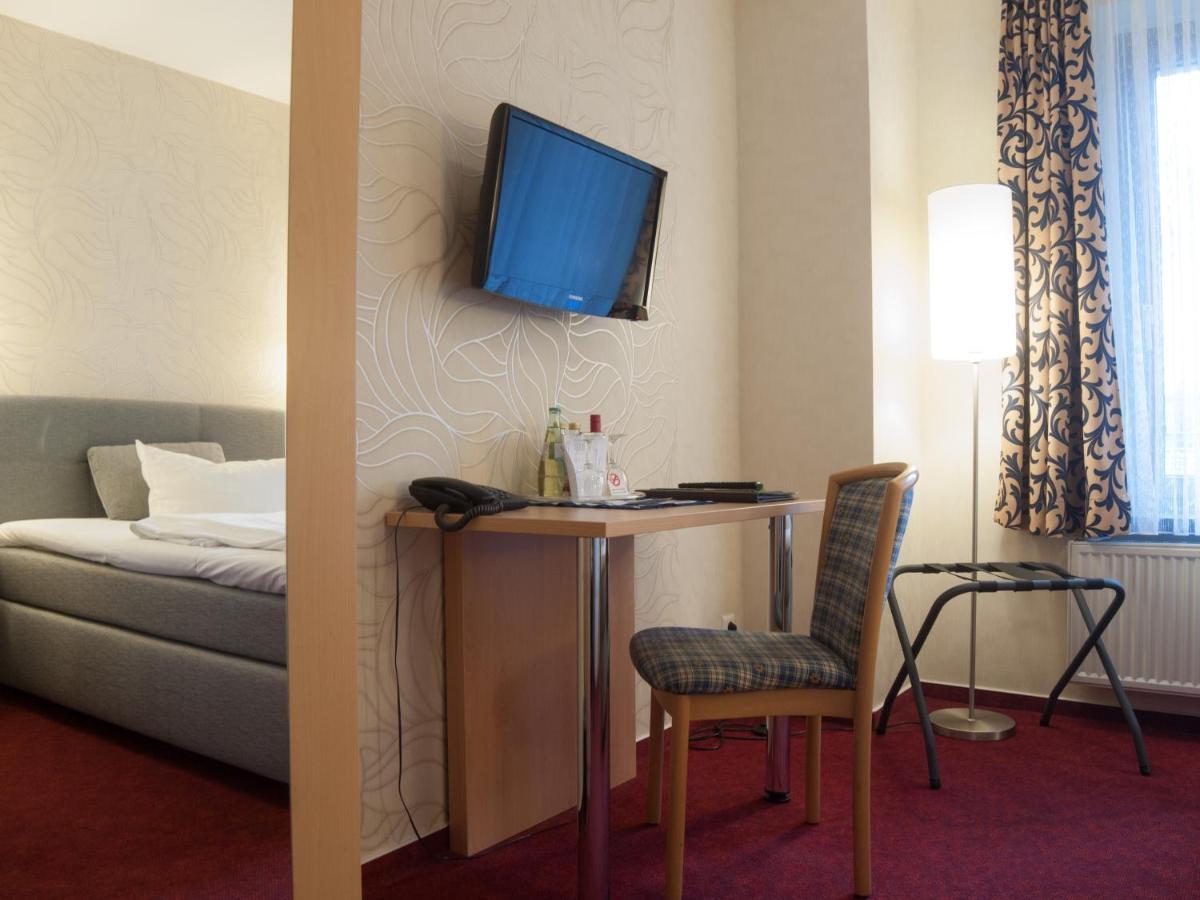 Hotel & Restaurant Waldschloesschen Kyritz Extérieur photo