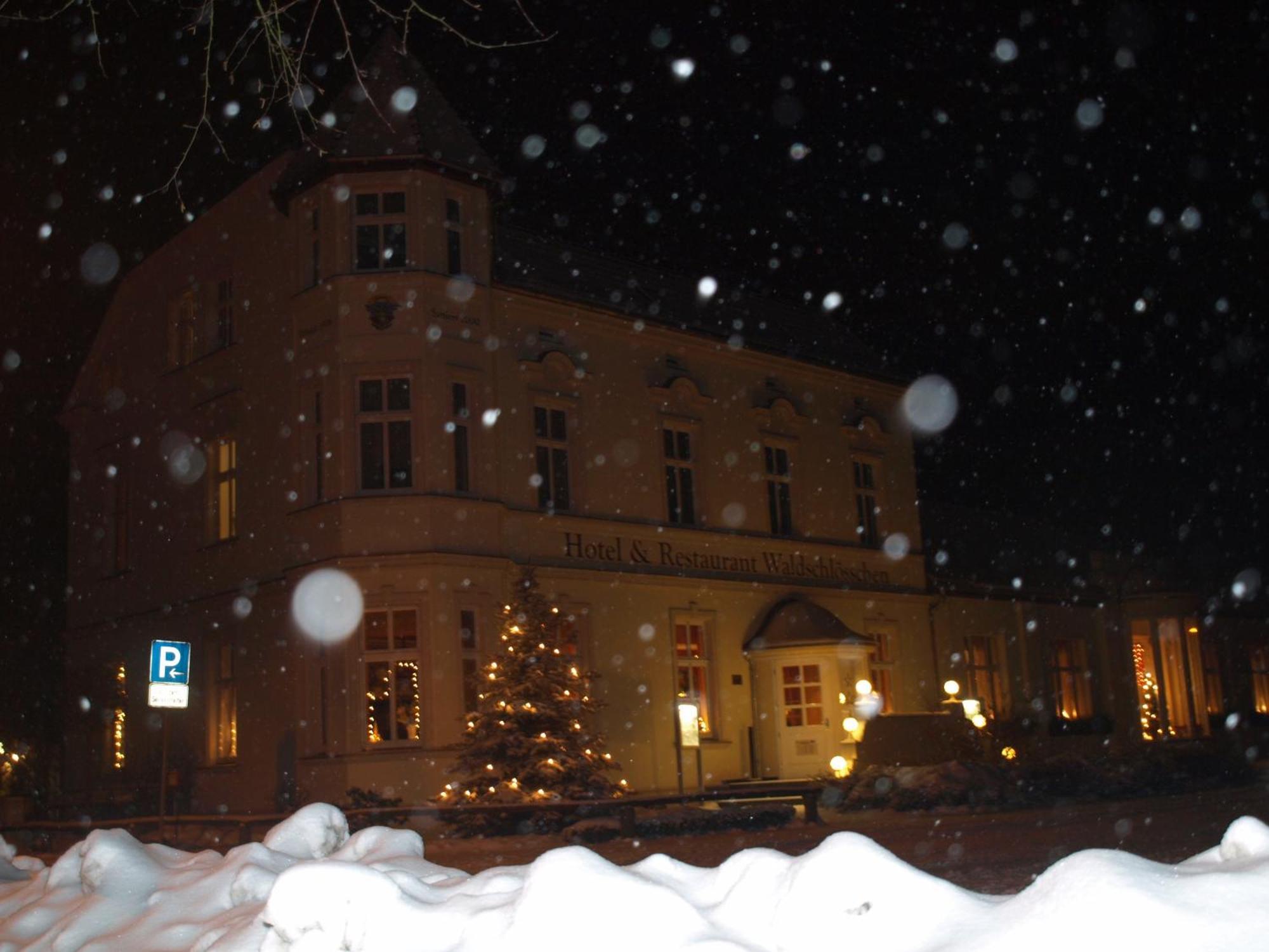 Hotel & Restaurant Waldschloesschen Kyritz Extérieur photo