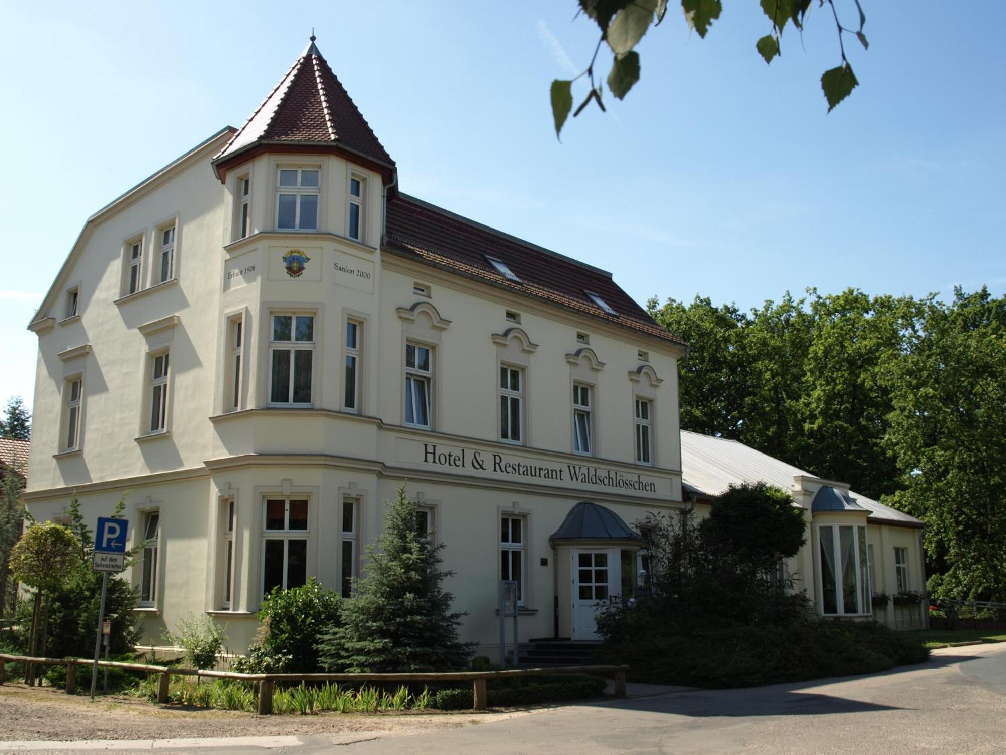 Hotel & Restaurant Waldschloesschen Kyritz Extérieur photo