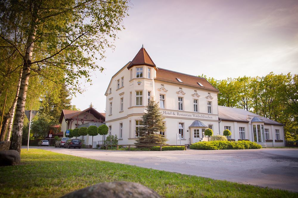 Hotel & Restaurant Waldschloesschen Kyritz Extérieur photo