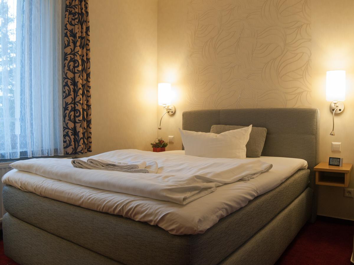 Hotel & Restaurant Waldschloesschen Kyritz Extérieur photo