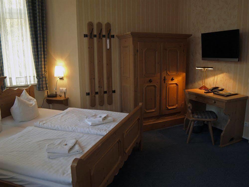 Hotel & Restaurant Waldschloesschen Kyritz Extérieur photo